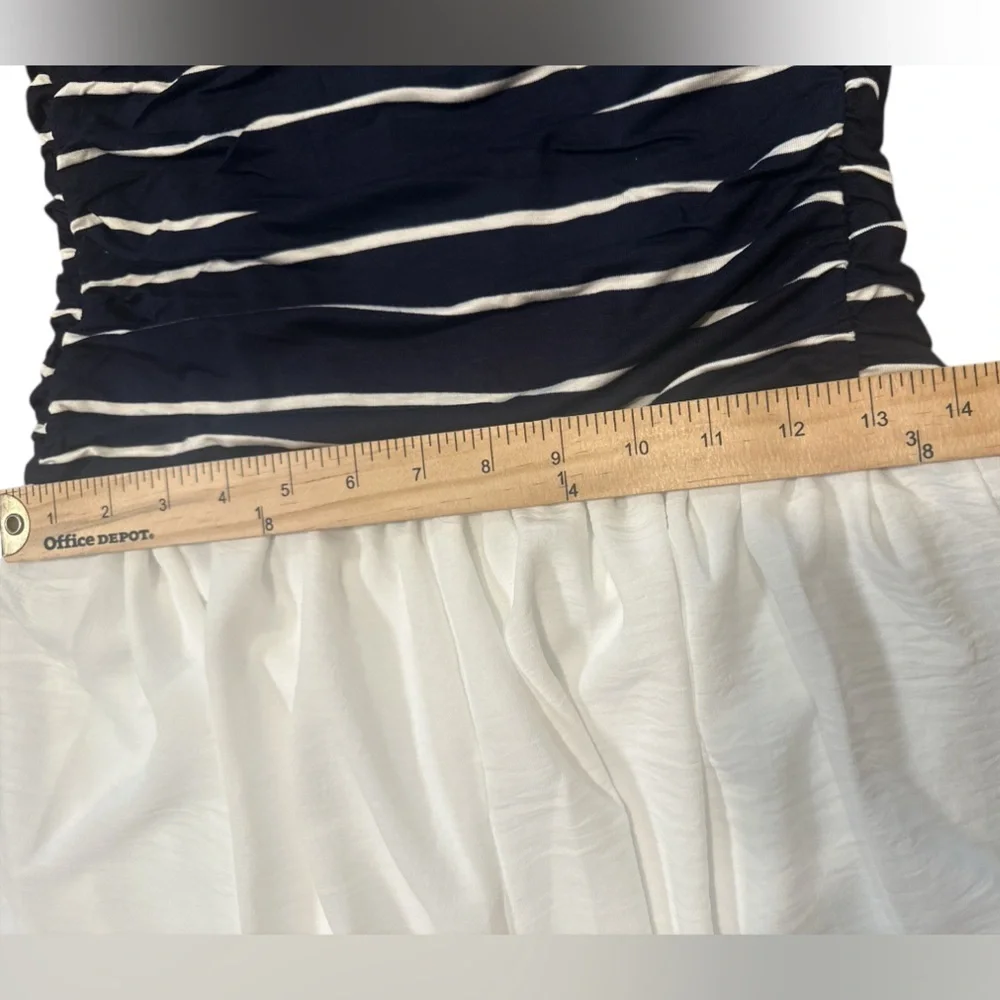 Gilli Romper Size Medium Navy Blue White Striped Pull On Bubble Hem Shorts - Picture 13 of 14